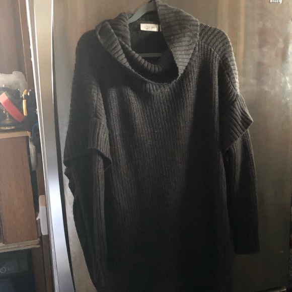 RD Style Pull Over Sweater- 440 $26 FIRM - Picture 1 of 4